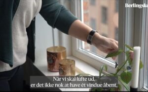 Undgå skimmelvækst. Lav gennemtræk ved at åbne flere vinduer. Billede fra en video optaget af dagbladet Berlingske i en snak med skimmel.dk